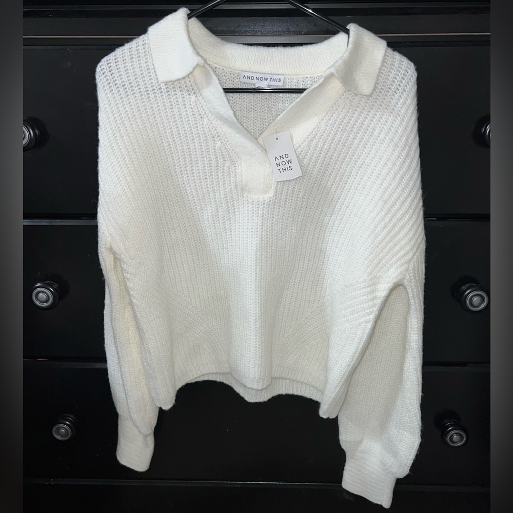 White knit sweater with a collar